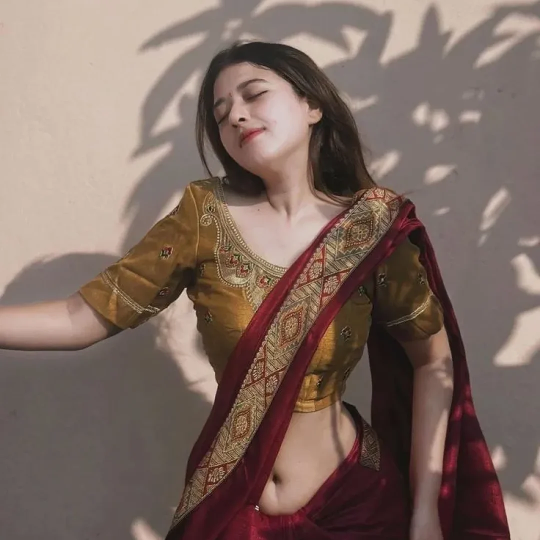 sex Girl using phone to meet new people