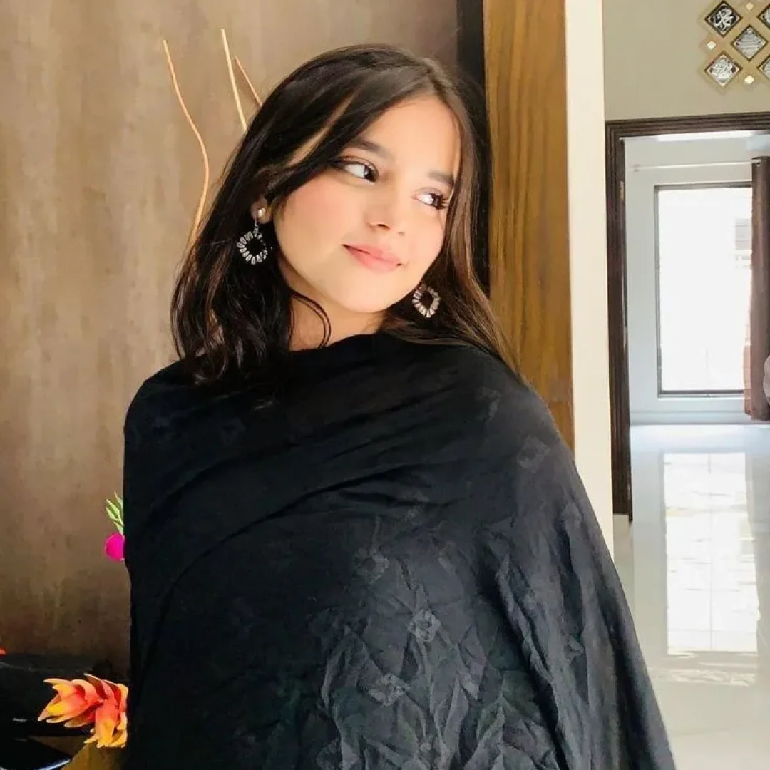 Trendy sexy call girl girl sharing lifestyle photo online